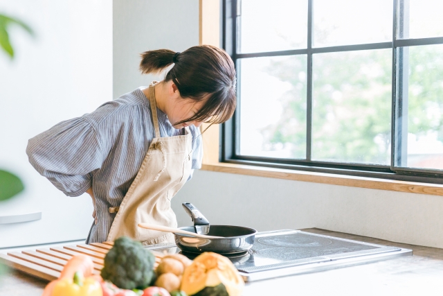 産後ママが陥りやすい「反り腰」が腰痛を引き起こす！