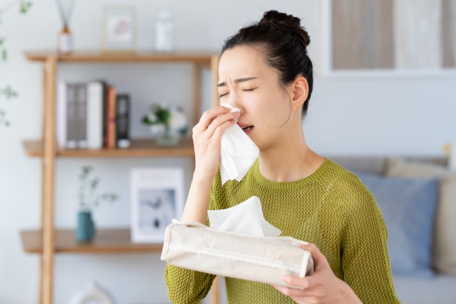 花粉症の人は要注意！くしゃみ・鼻詰まりが引き起こす肩こり
