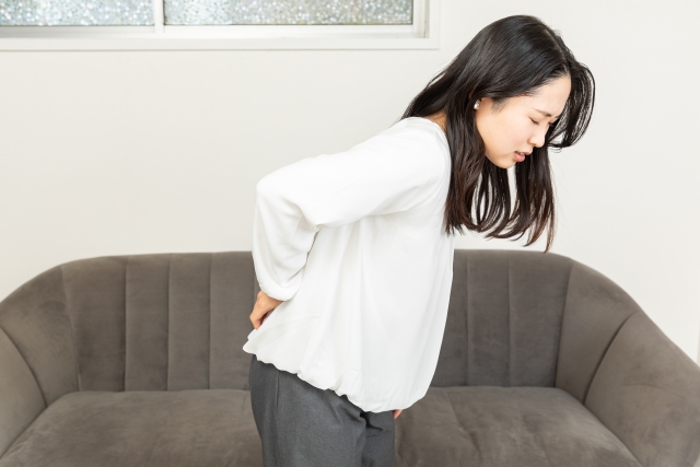 体が硬いと腰痛になりやすい？柔軟性との関係性