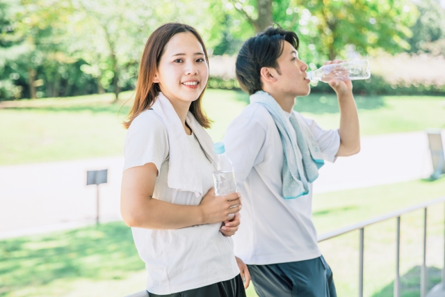 夏の水分不足が引き起こす“筋肉のこわばり”とは？体のだるさ・腰痛との関係を解説！