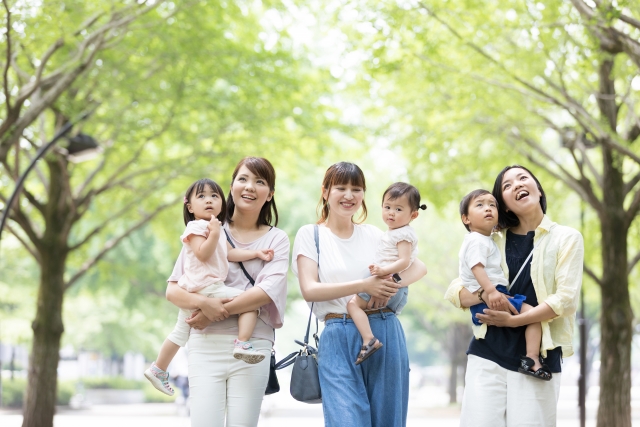 抱っこや授乳で固まる肩を骨格から調整する