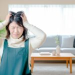 家事で疲れた産後のママの写真