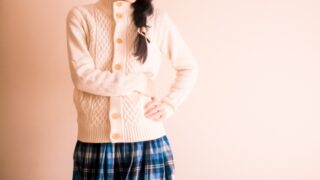 腰痛に悩む産後の女性