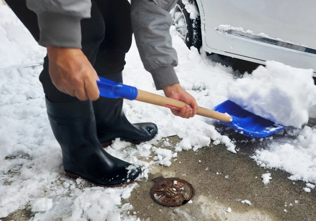 雪かき後の腰痛、放置して大丈夫？