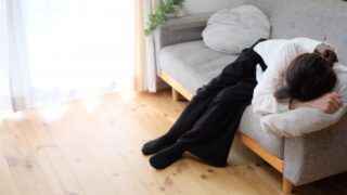 正月の疲労がたまっている女性