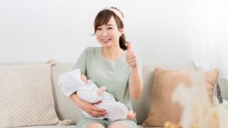 産後骨盤矯正で身体を整えて育児が楽になって笑顔の女性