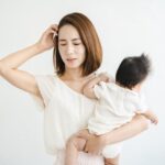 肩こりでイライラする産後の女性