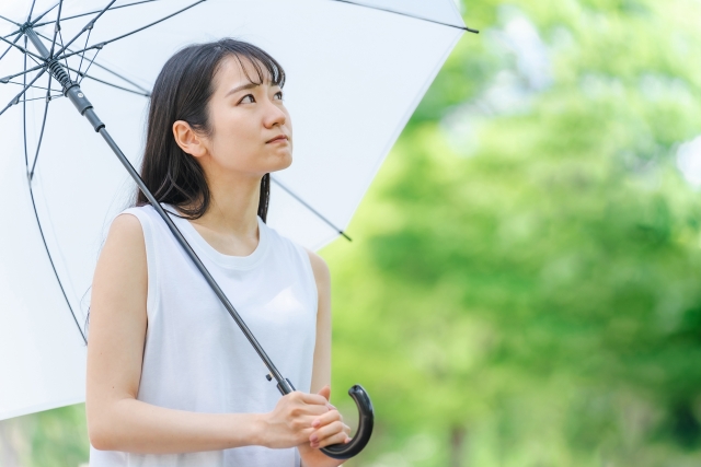 雨だし寒いし動きたくない日に。布団の中でできる骨盤・背骨ほぐし