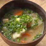 お味噌汁で電解質、食物繊維、タンパク質をしっかり補う。