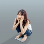 産後のダイエット中、体重ばかりを気にする女性