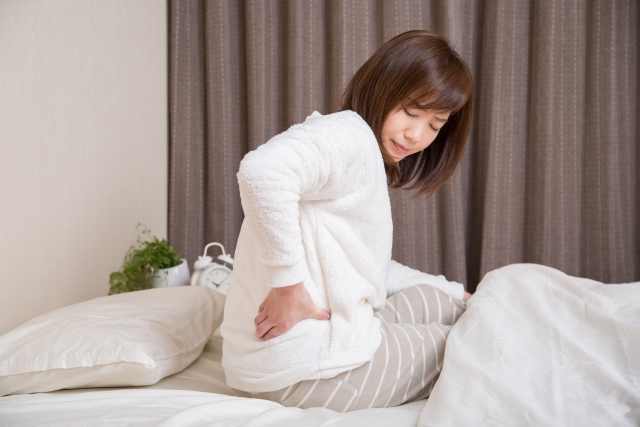 寝返りをすると腰痛の産後ママへ｜体の使い方を見直そう
