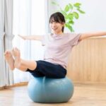 インナーマッスルを鍛える女性