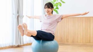 インナーマッスルを鍛える女性