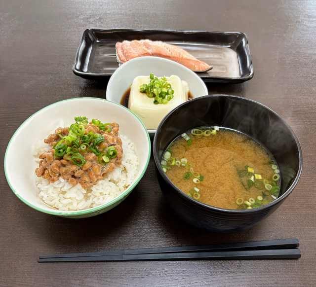 お盆明けは朝食からリズムを戻そう|産後ママの生活を整える食事のポイント